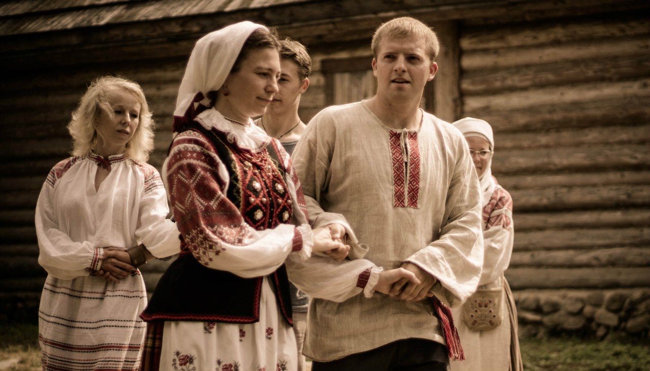 Танцы в строчицах